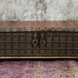 Coffre bas indien en bois et fer