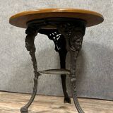 Gaskell Chambers in Nottingham: English pub pedestal table circa 1880