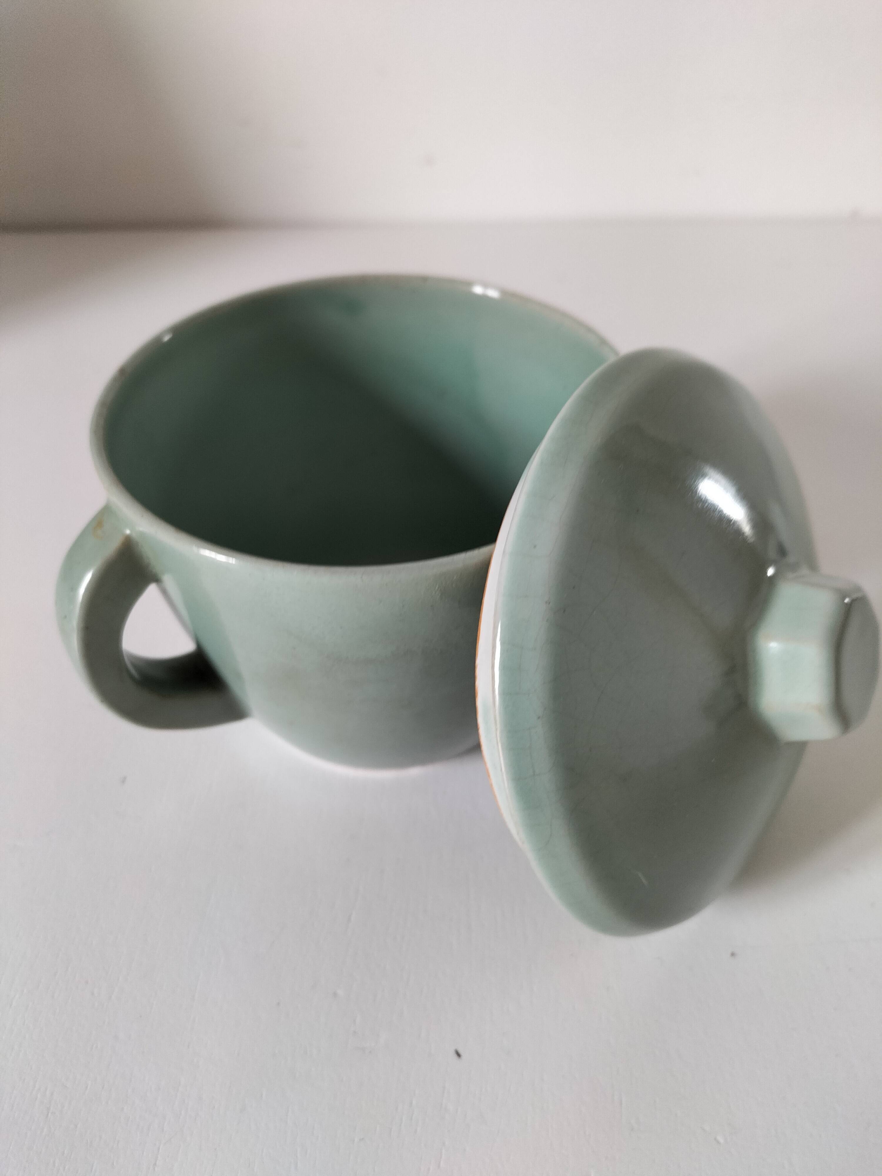 Covered sugar bowl in celadon ceramic – modernist lines