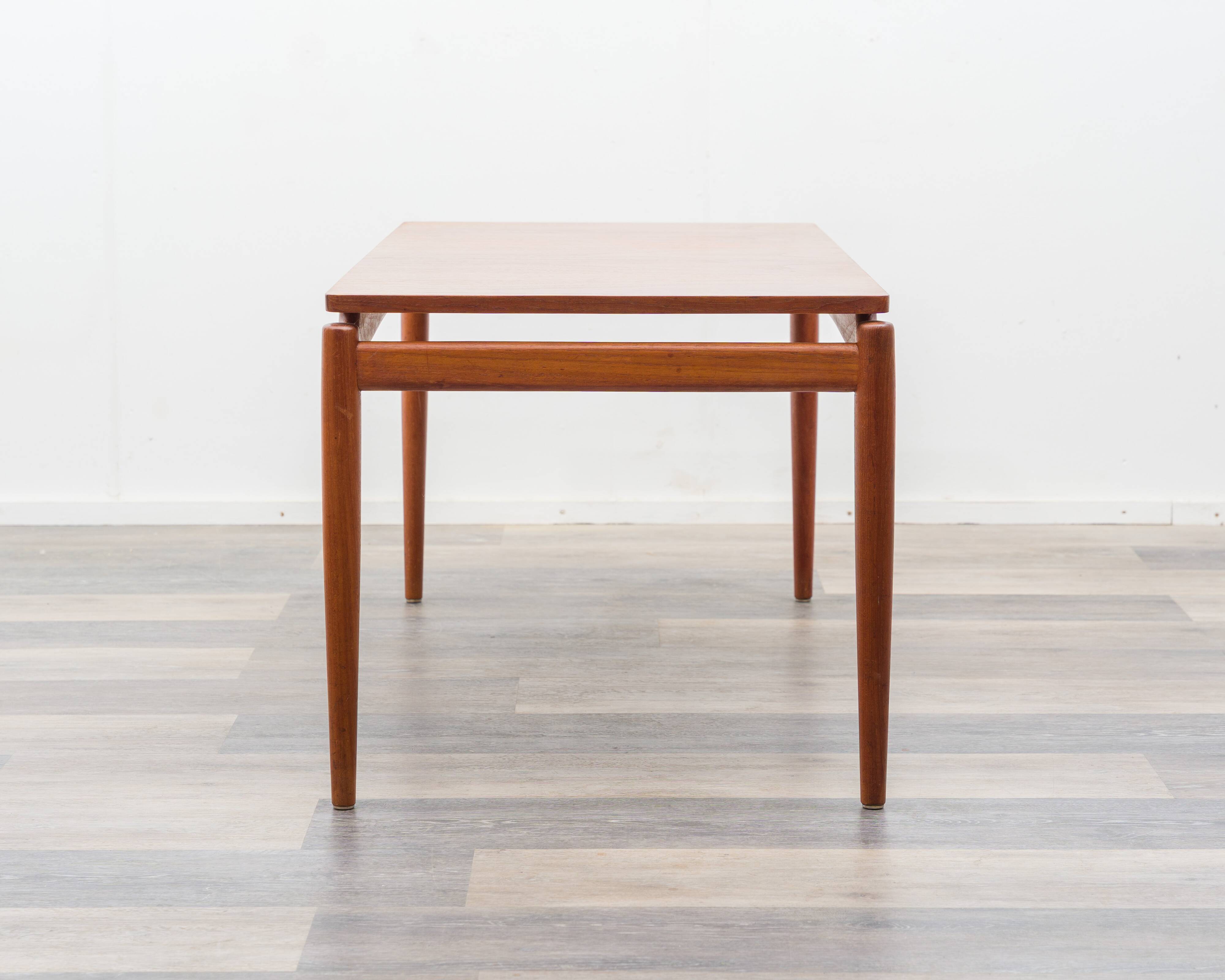 Large Scandinavian coffee table in teak from the 1960s.