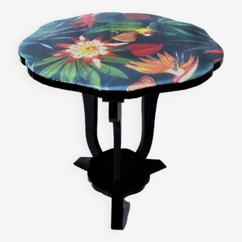 Table d’appoint art déco relookée avec plateau de décor perroquet tropical recouverte d’epoxy