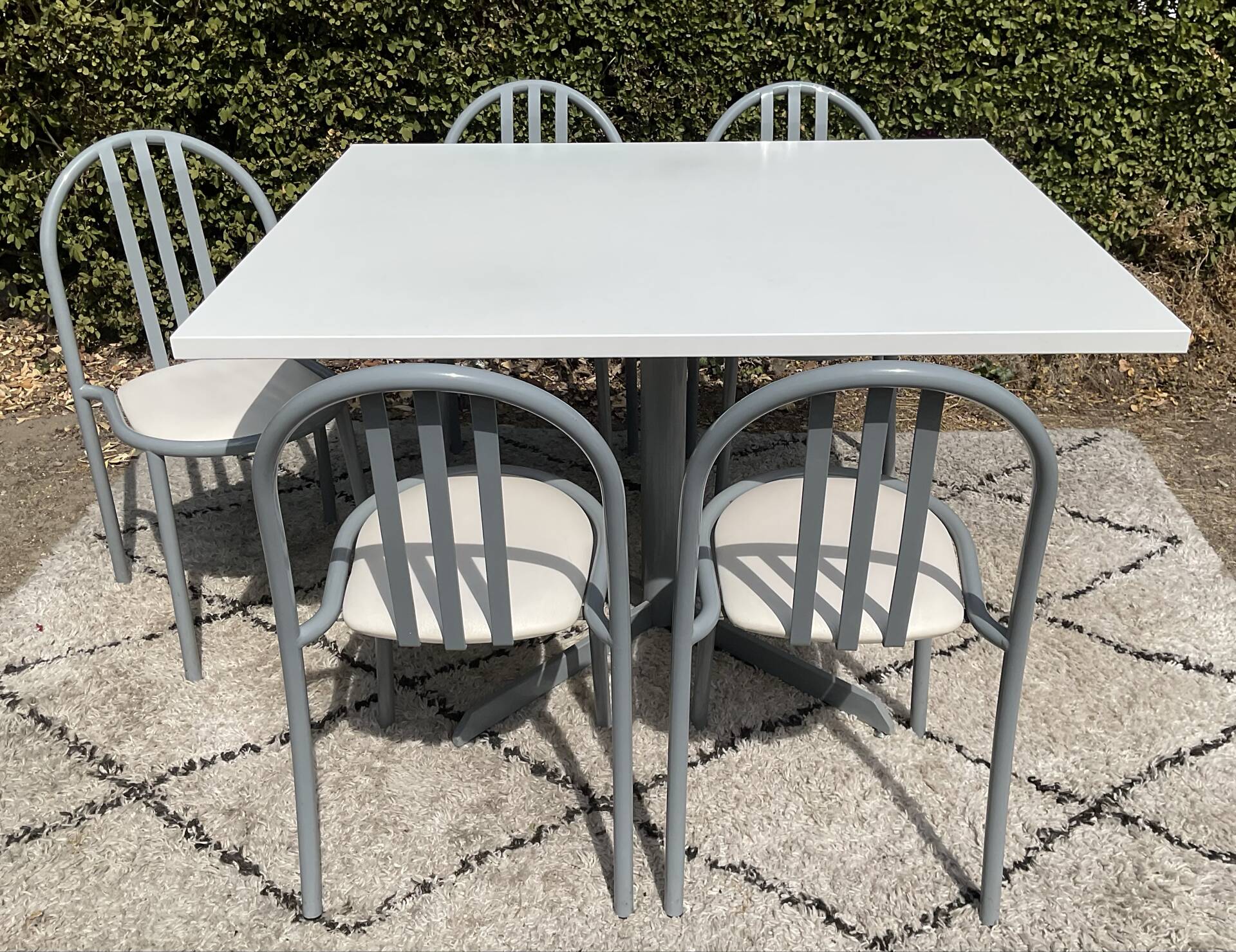 Ensemble Robert Mallet Stevens table à manger et 5 chaises