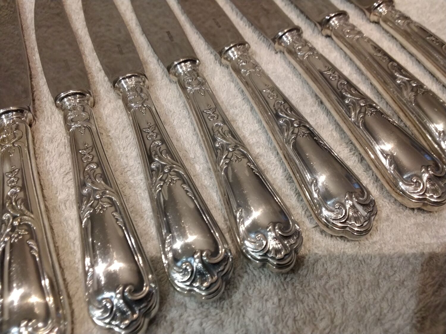 12 silver-plated dessert knives, Ercuis silversmith, Louis XV style, 29