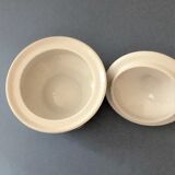 Sucrier en porcelaine blanche motifs bleus et décors dorés. Estampillé Echt Kobalt - Made in GDR.