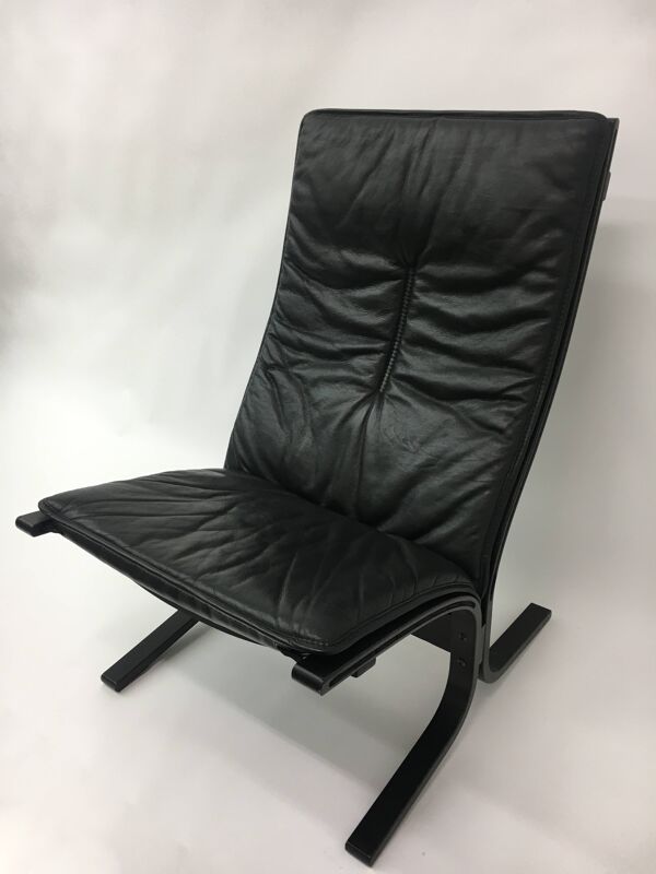 Fauteuil lounge en cuir noir au design Mid-Century par Ingmar Relling pour Westnof
