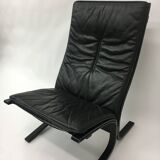 Mid-Century design black leather lounge chair by Ingmar Relling for Westnof