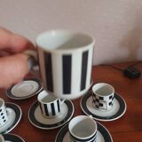8 tasses à café en porcelaine blanche et noire motifs graphiques vintage 90's