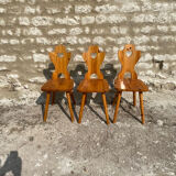 Curva Cuore chairs in the style of zip lines