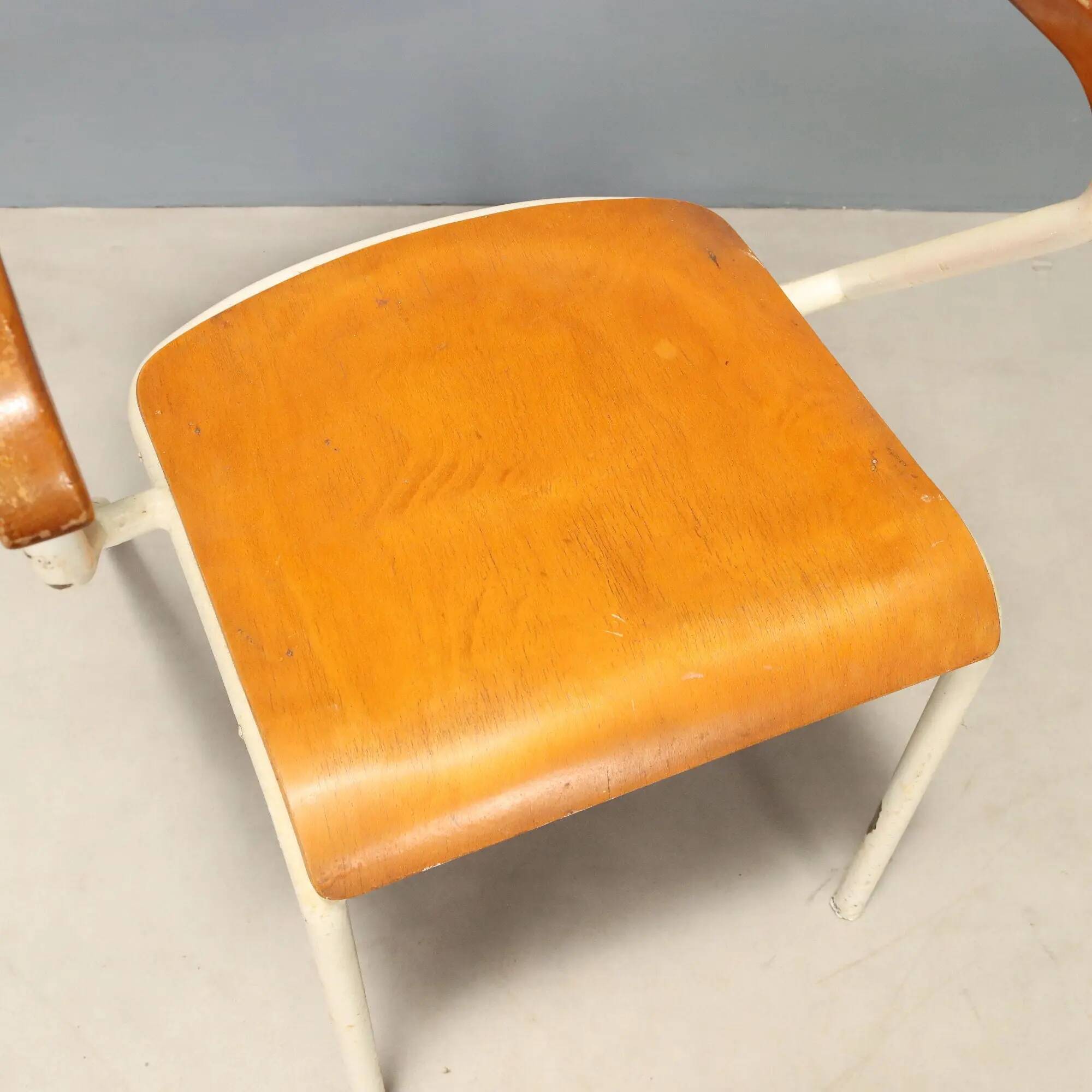 Vintage chair in enamelled metal and wood, Italian design, 1960s.