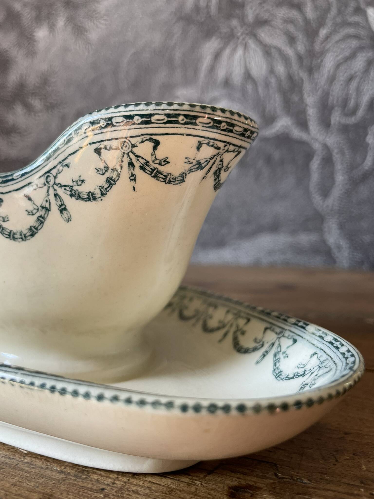 Salins iron ter sauceboat