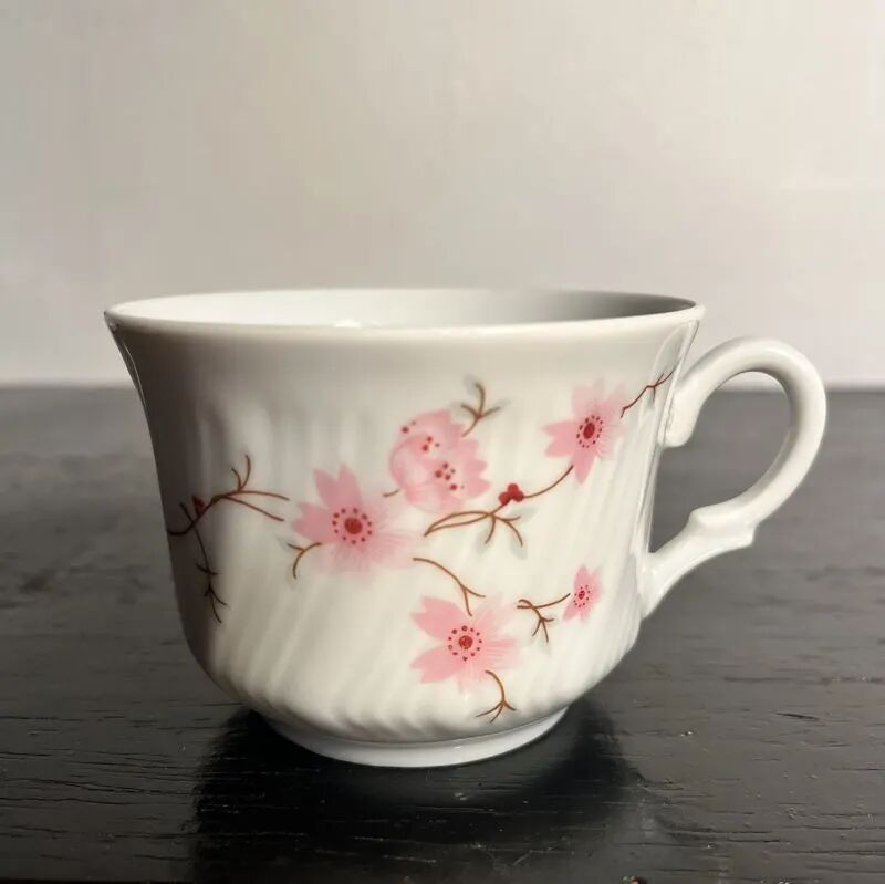 Floral decorative tea cups