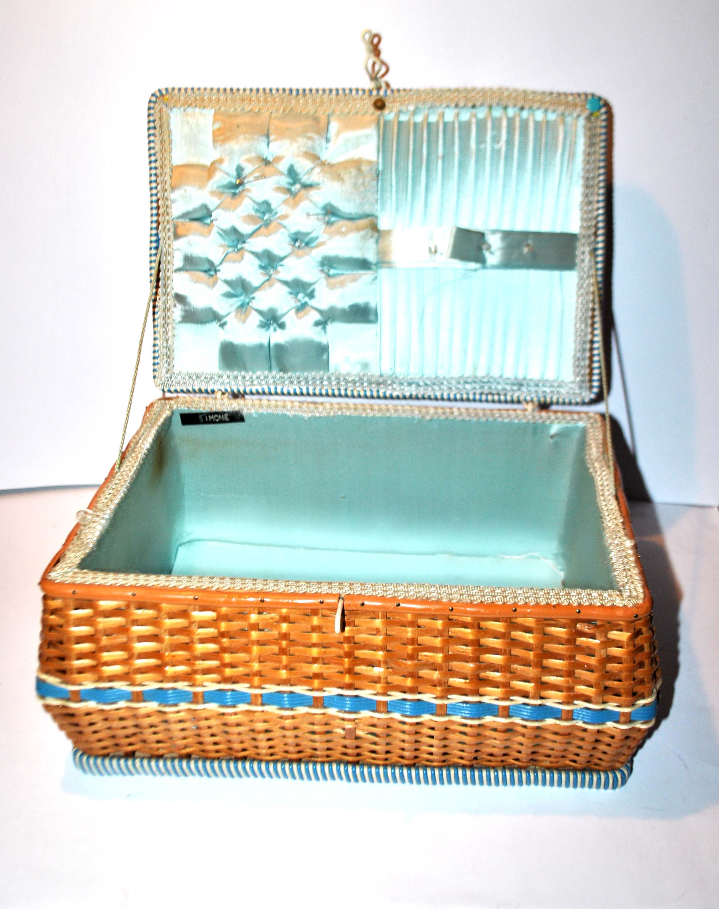 Book basket - vintage stitch box in woven rattan and blue scoubidou 1960 worker