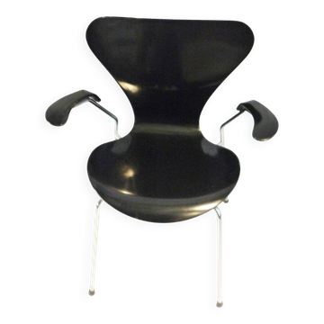 Chaise à accoudoirs Mod.  3207  Arne Jacobsen