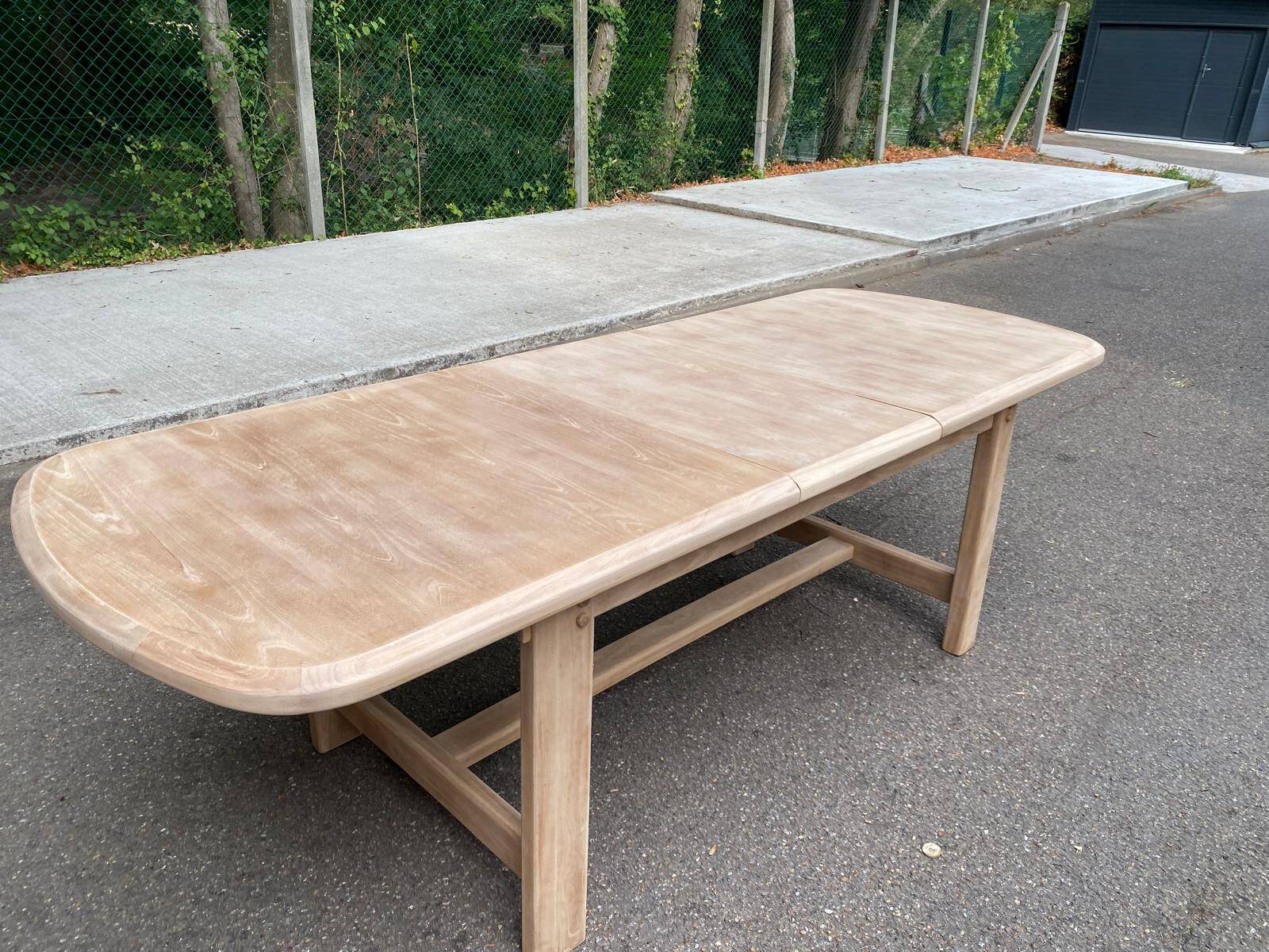 Extendable dining table in solid elm, Maison Regain brutalist 70s.
