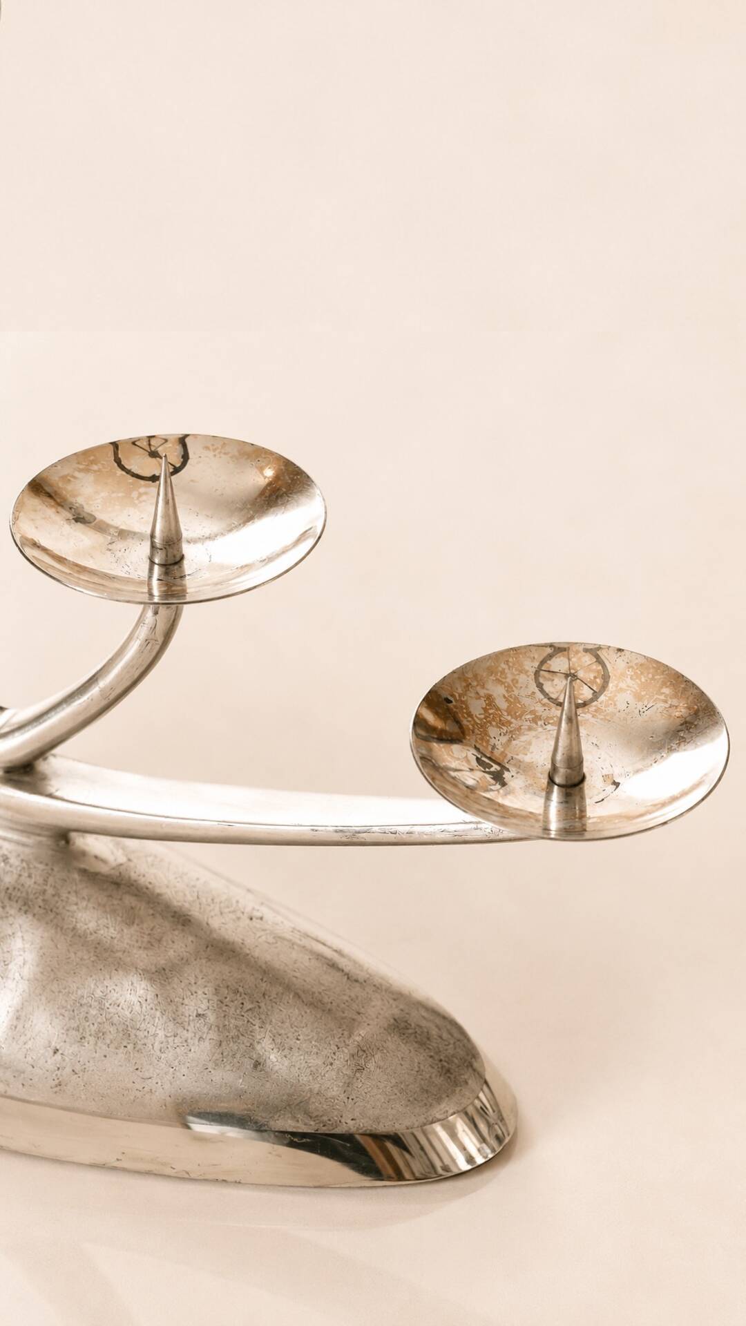 Elegant modernist WMF Ikora chandelier with 4 lights in silver-plated metal.