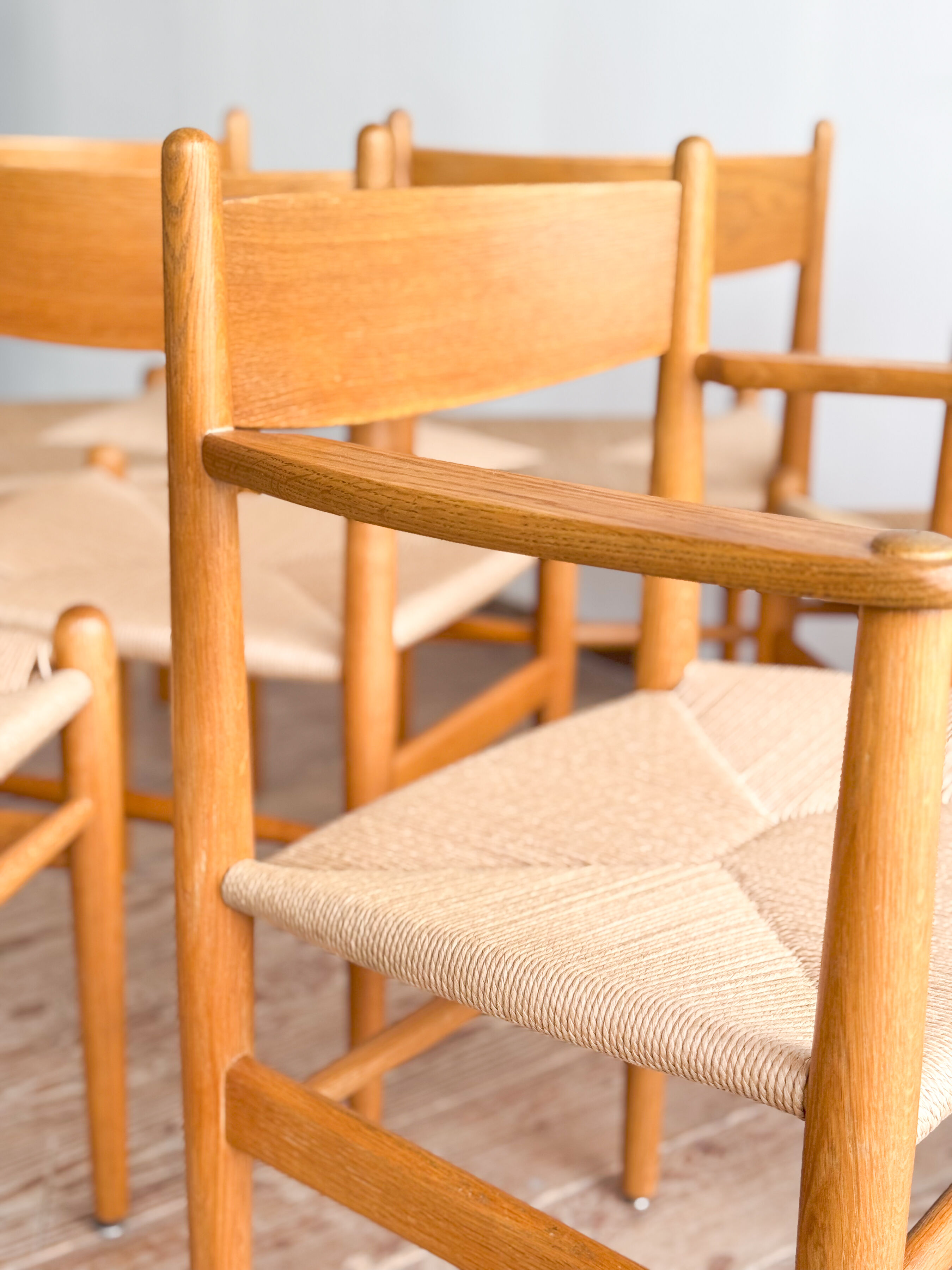 Ensemble de 6 chaises CH36 + 1 fauteuil CH37 de Hans J. Wegner en chêne