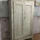 Armoire patine vieillie grège
