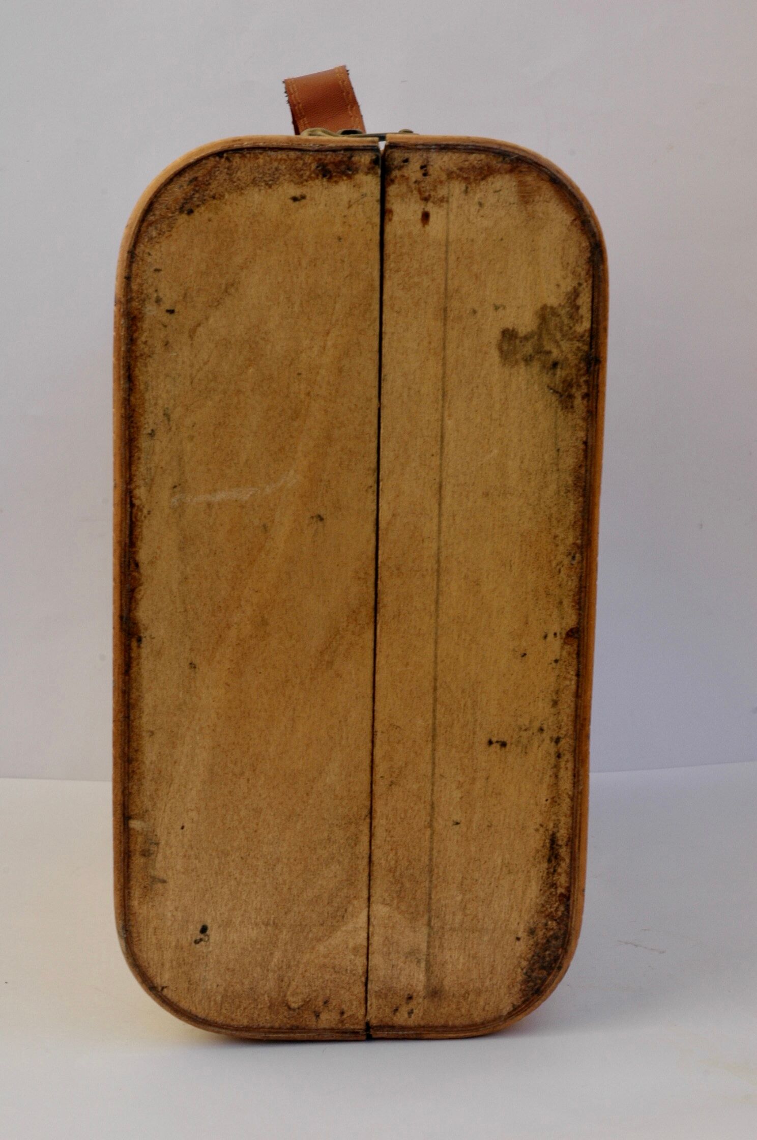 Small suitcase, wooden box