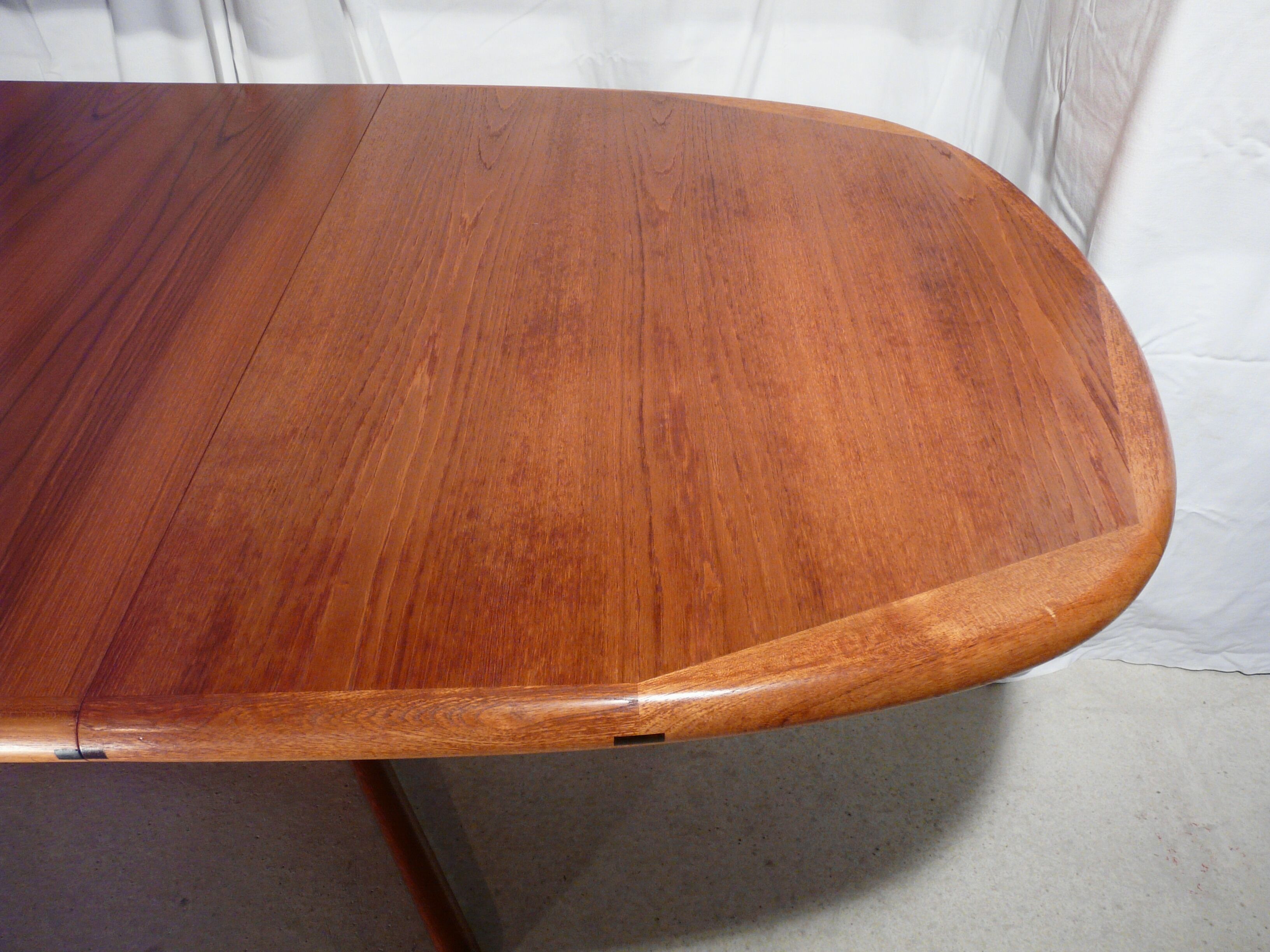 Scandinavian expandable table in Laurits M Larsen teak