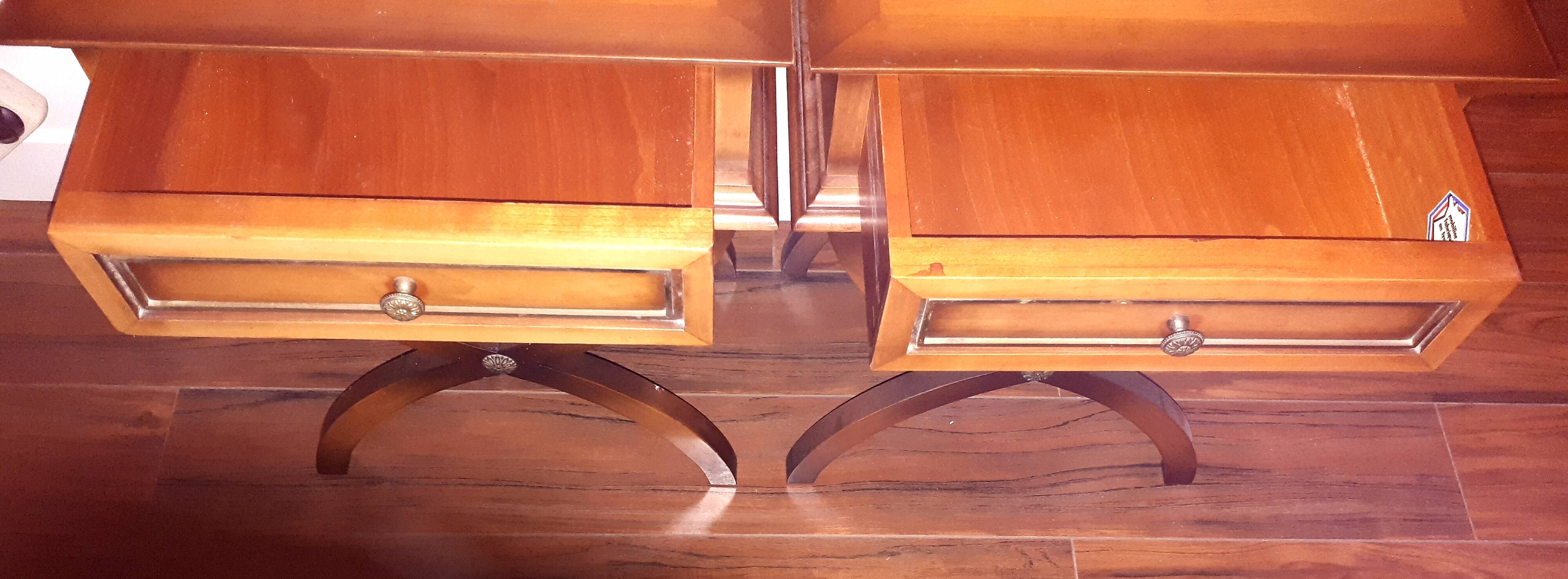 Paire de tables de chevet style empire pieds croisé