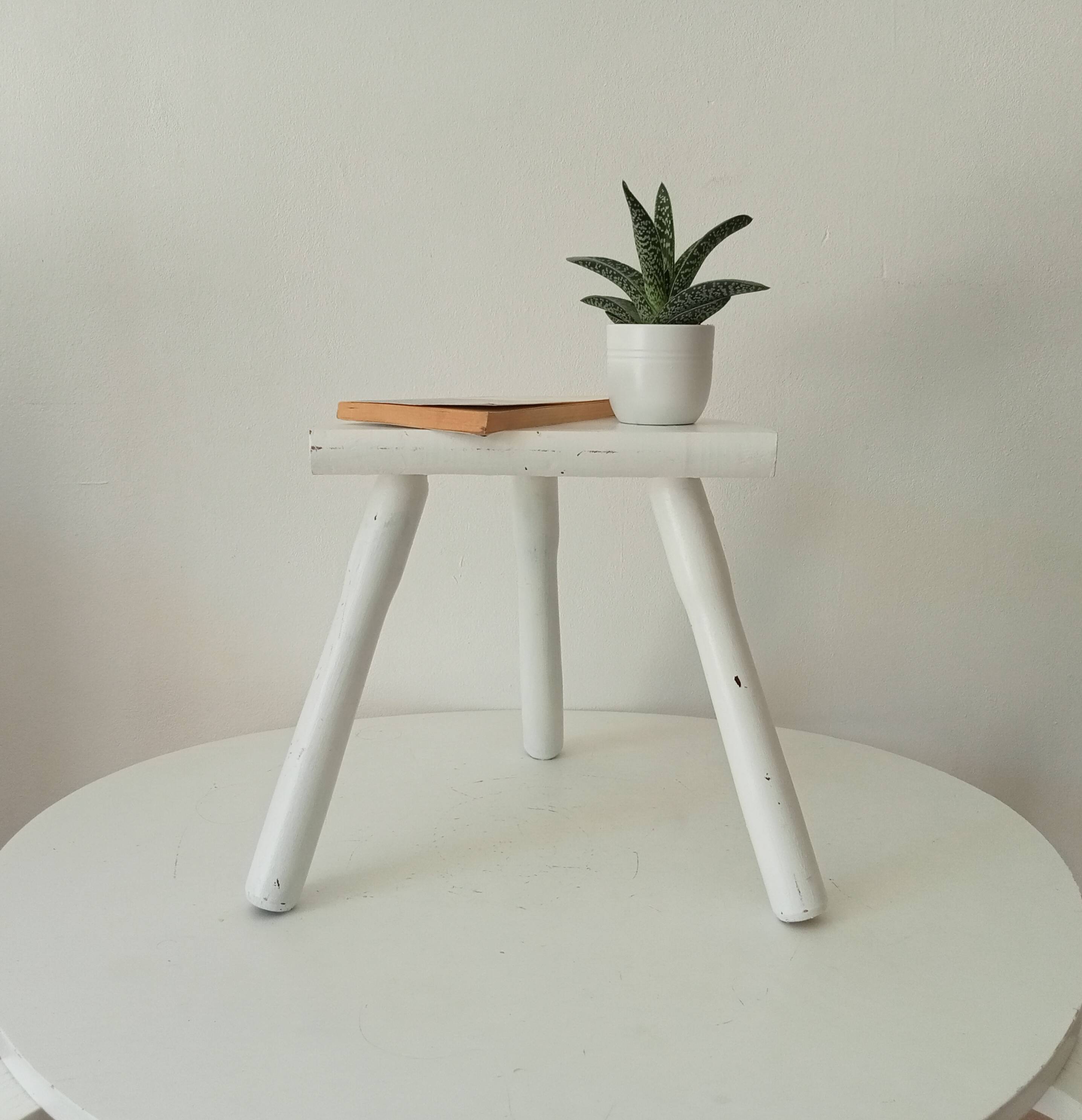 Vintage tripod milking stool