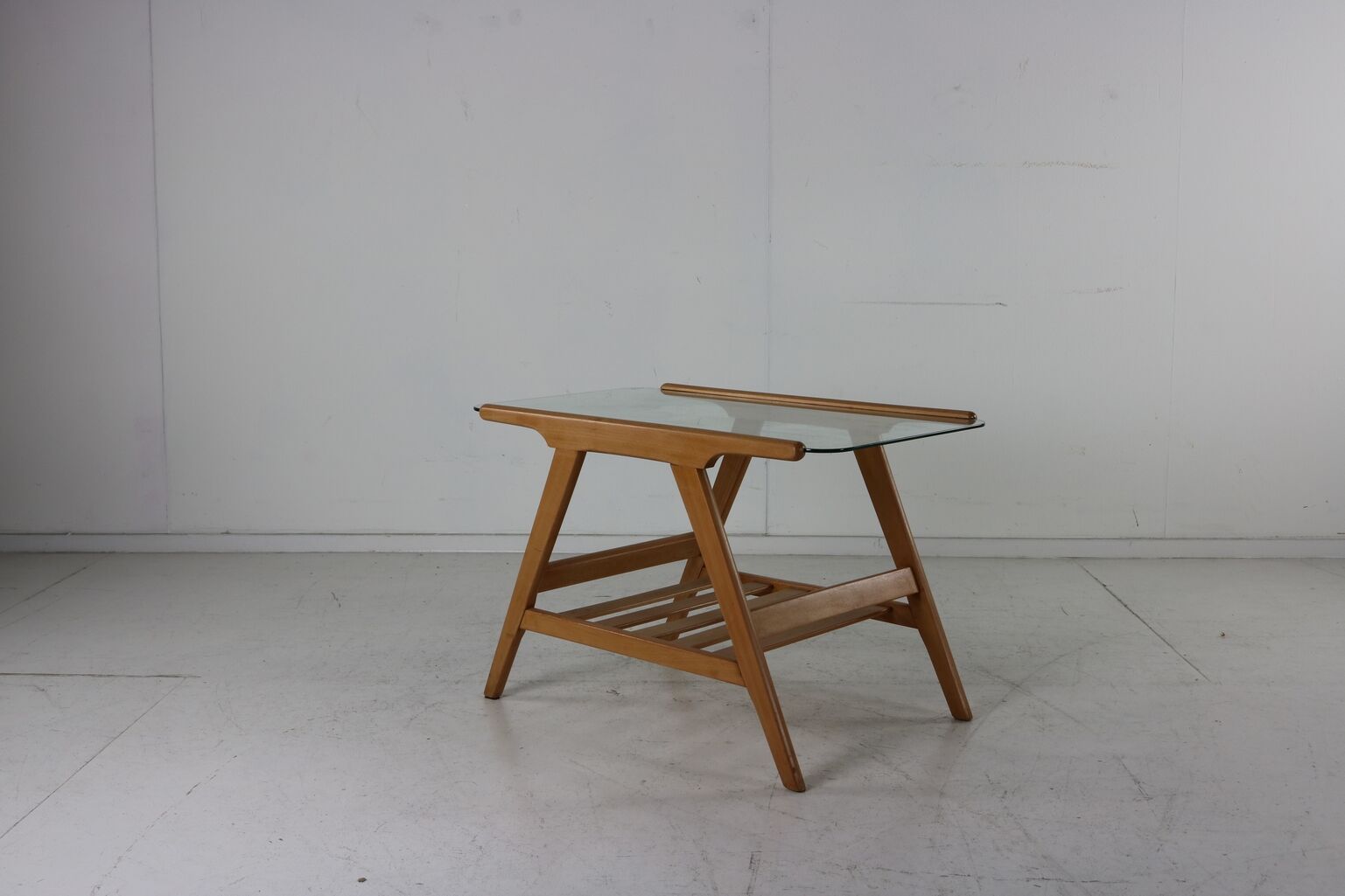 Oakwood side table with glass top