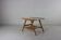 Table d’appoint en bois de chêne avec plateau en verre