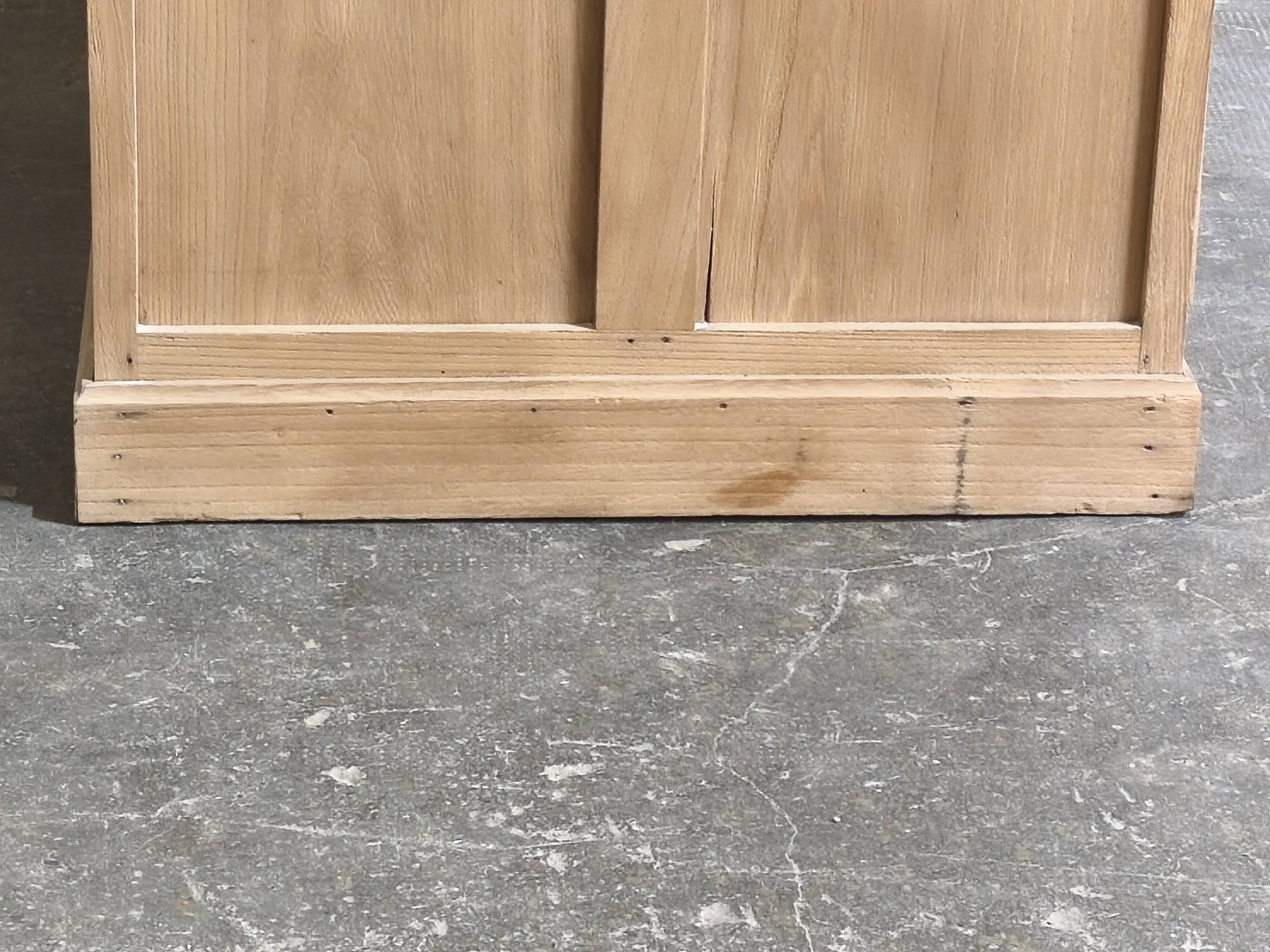 Desk in solid elm with natural airbrushing