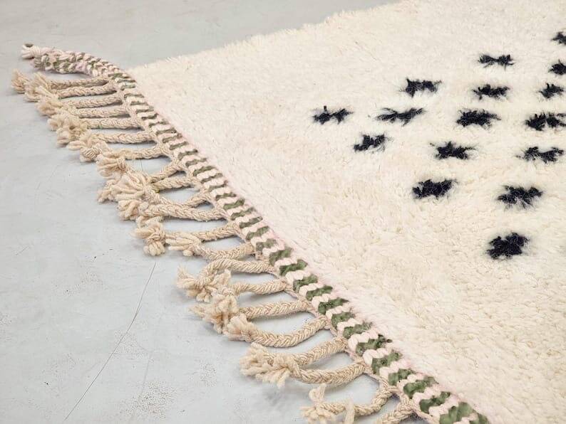 Handmade pure wool rug, size 140 x 260 cm.