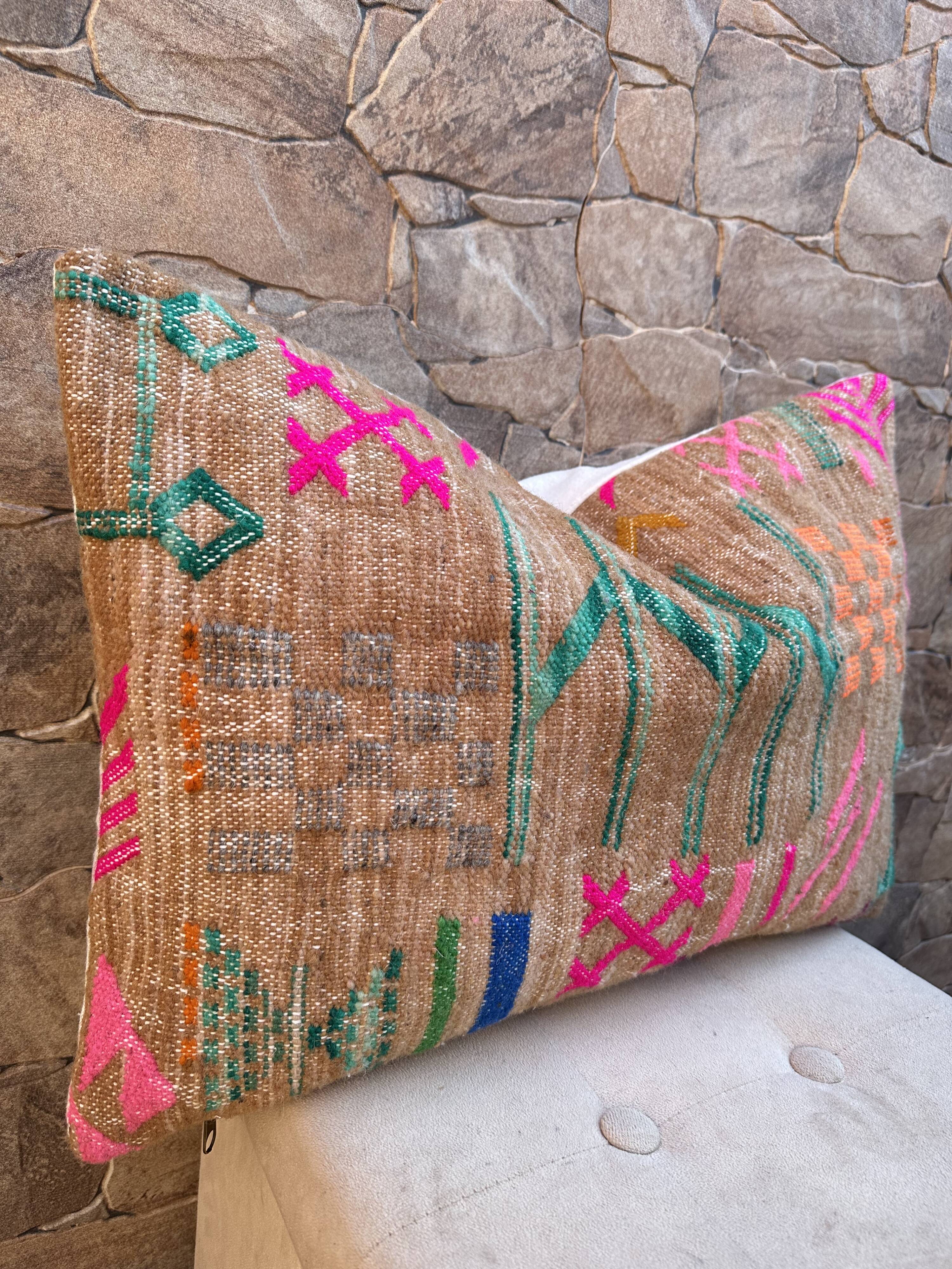 Handmade cushion cover in Berber wool: Moroccan Kilim cushion
