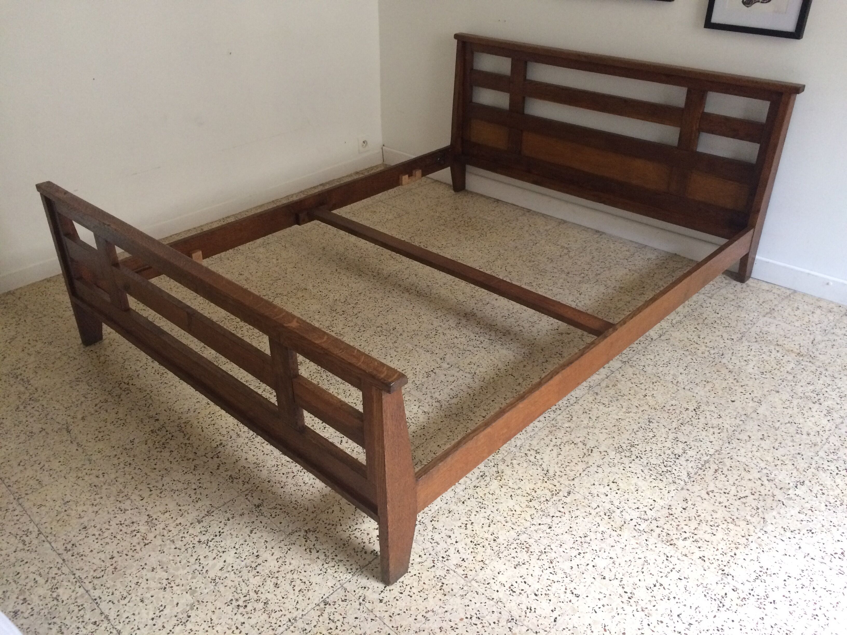 Oak bed by René Gabriel period Reconstruction