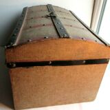 Napoleon III bulging trunk for doll clothes, coated wood, gilded brass nails
