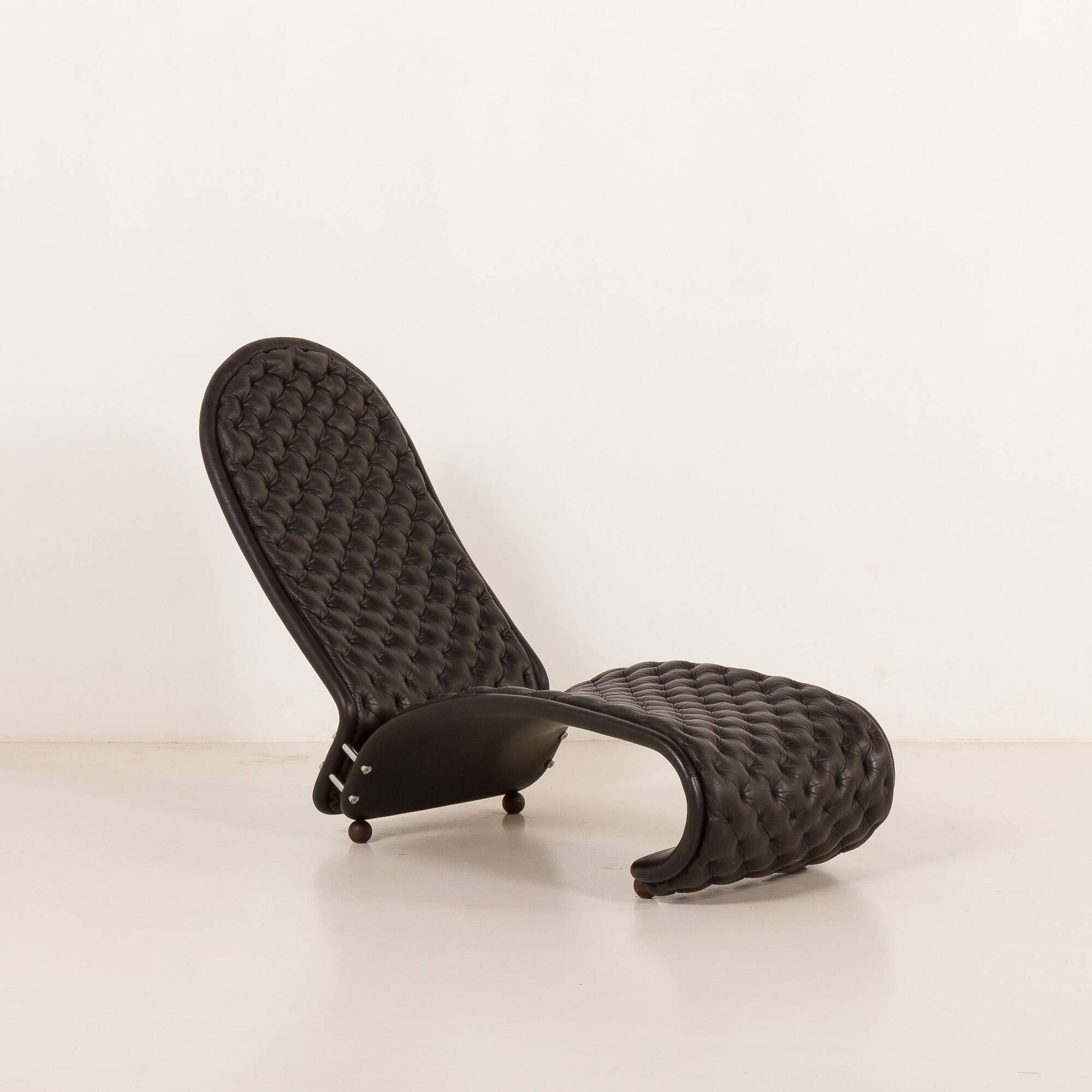 Verner Panton black leather chaise longue for Fritz Hansen, 1970s