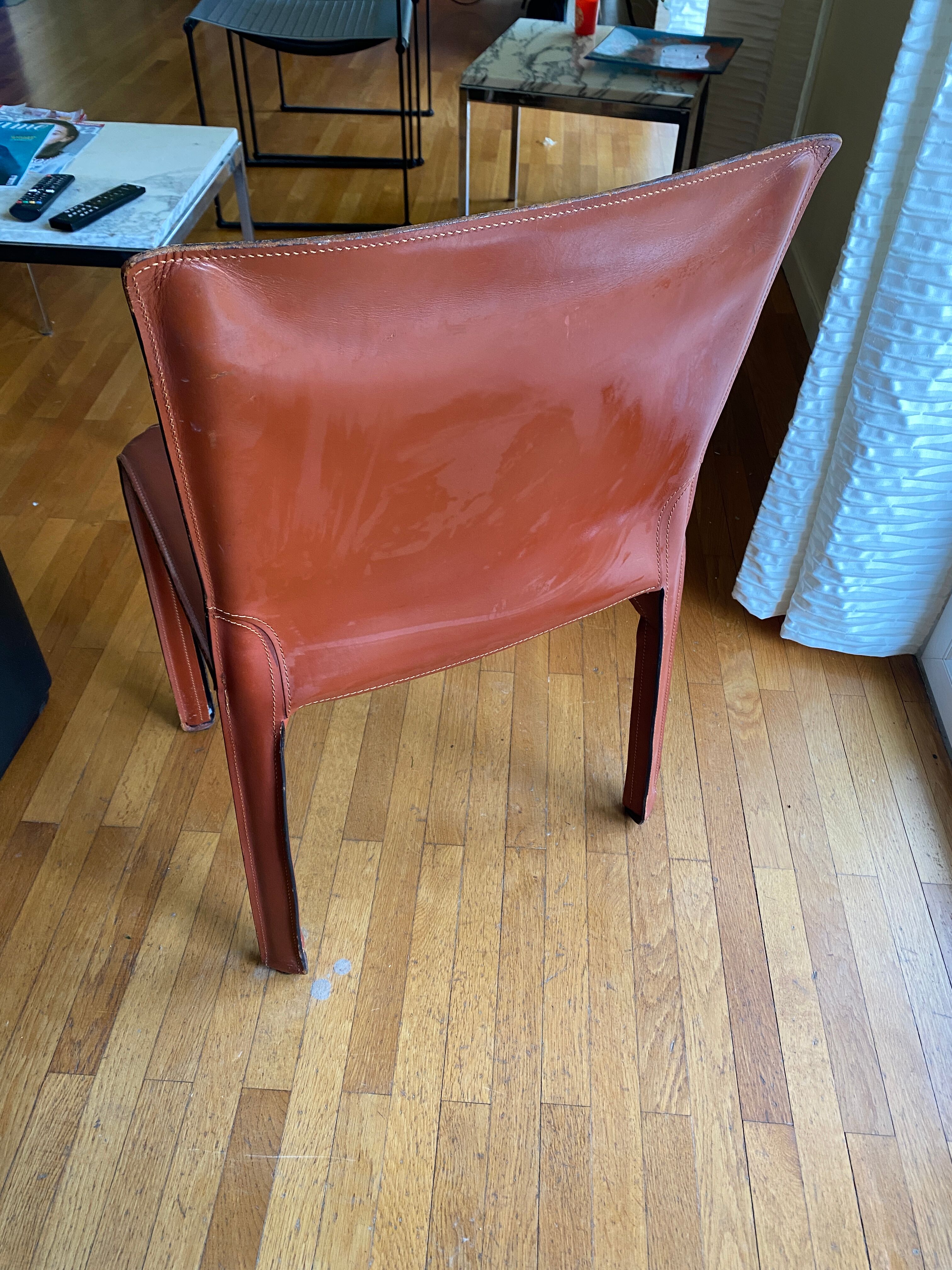 2 chairs model 412 Mario Bellini