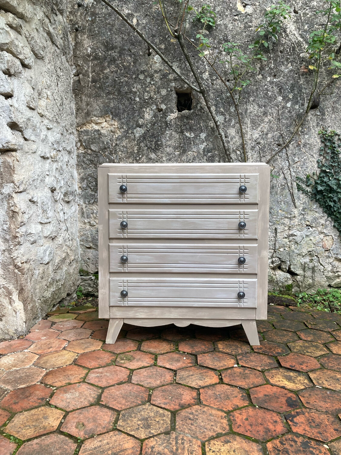 Vintage chest of drawers