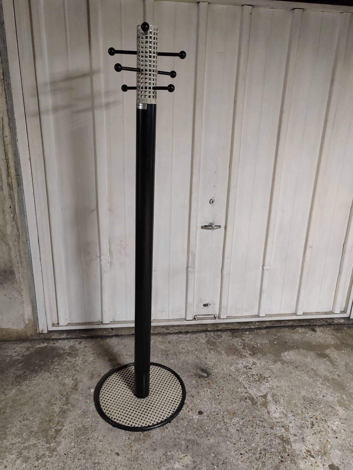 Perforated metal coat rack Talin