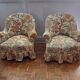 Sale of 2 crapaud armchairs.