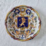 Magnifique assiette ancienne en faïence française à boucliers signée Keller