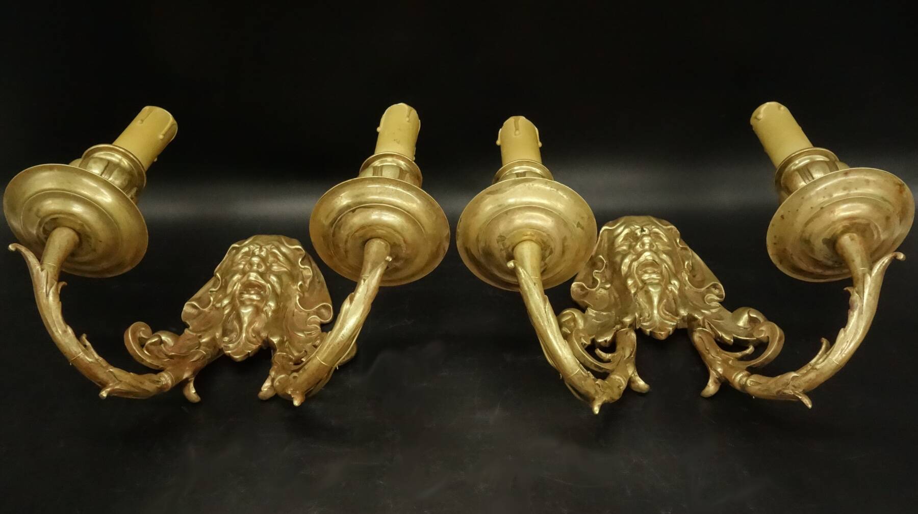 Pair of wall sconces with grotesque heads in 19th-century Renaissance style - bronze