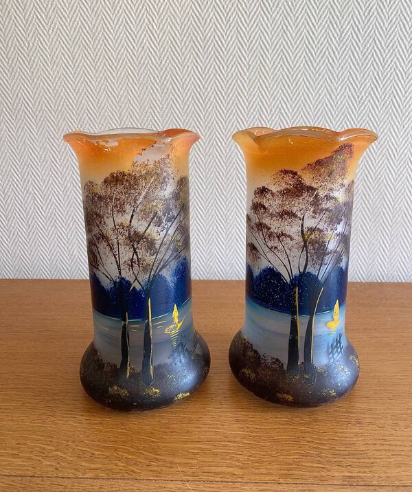 Paire de vases art nouveau en verre peint