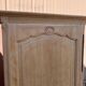 Armoire d'internat Louis XV rénovée en chêne brut bonnetière Riskoff