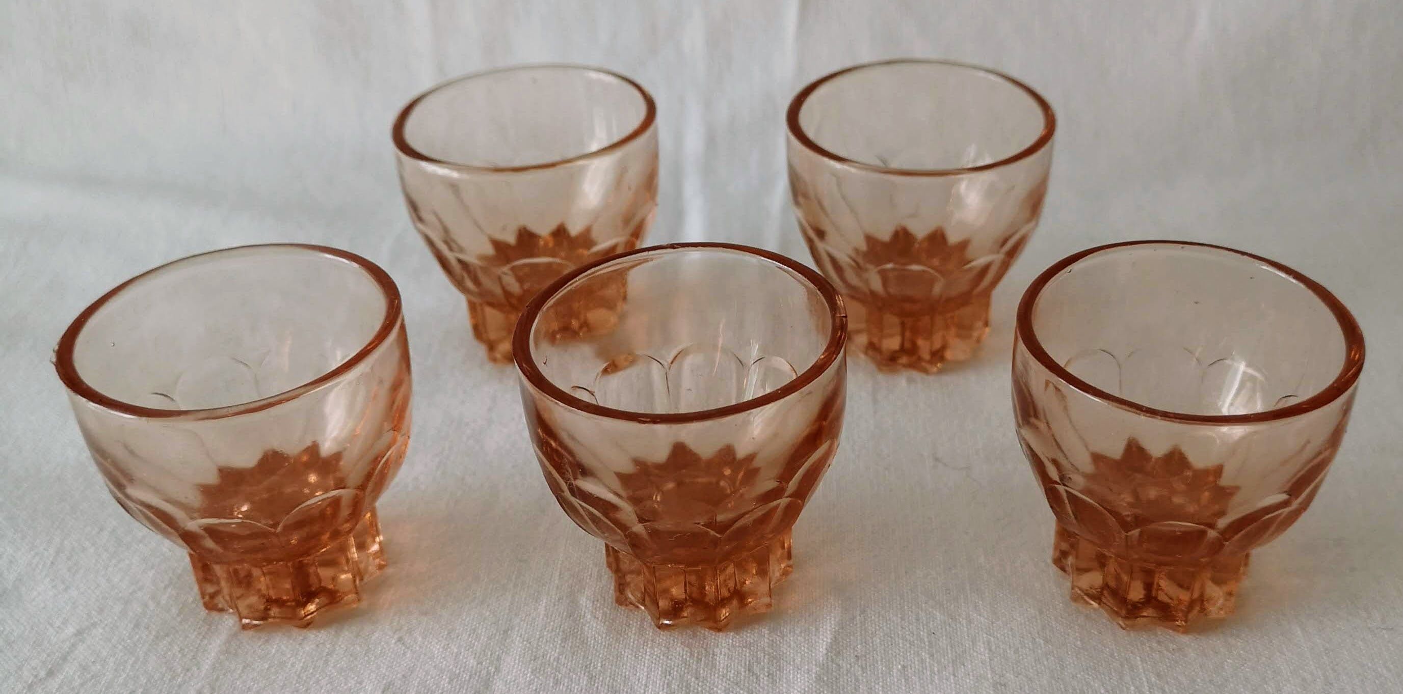 Lot glasses with saucer 50s