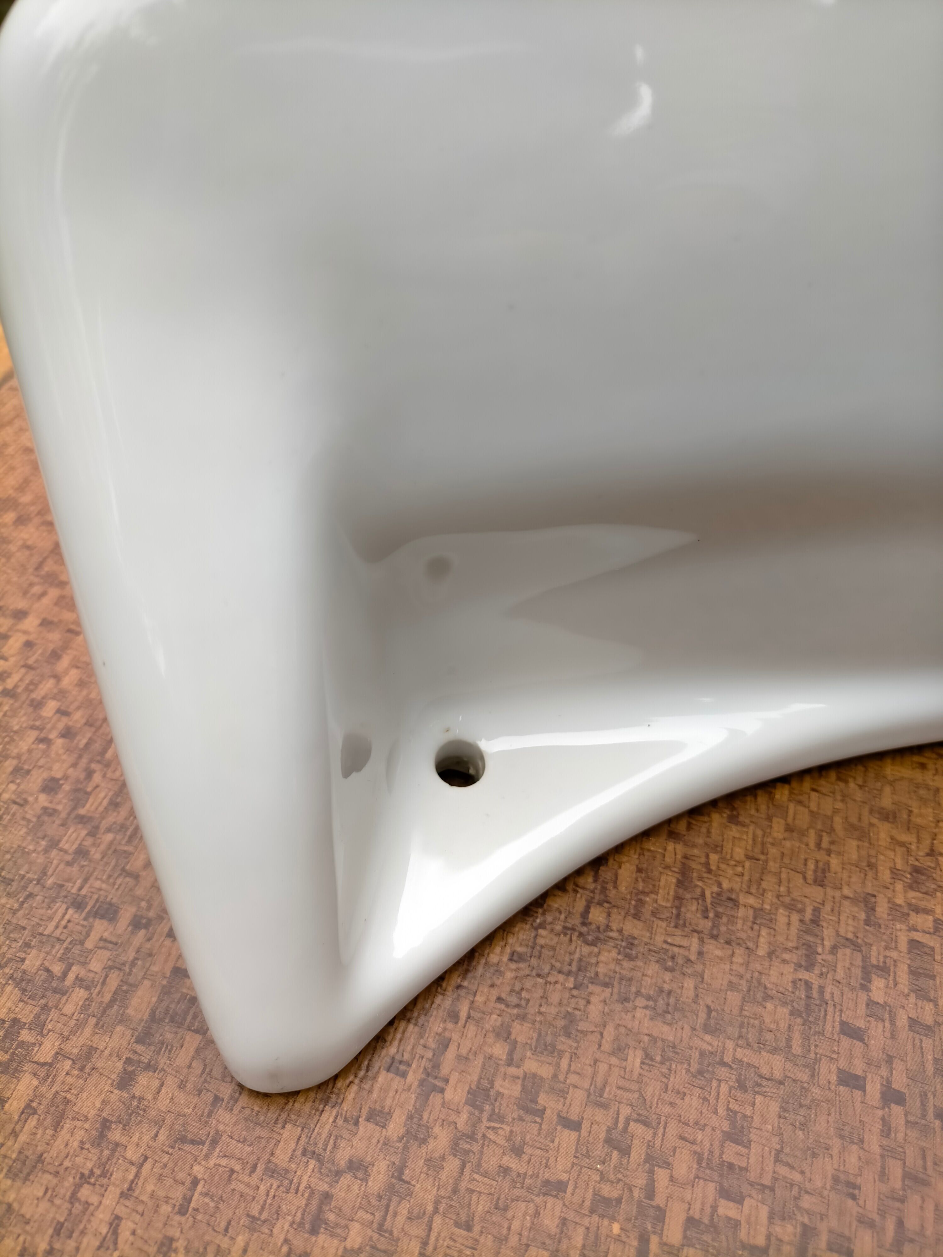 Bathroom shelf of the 30s in porcelain