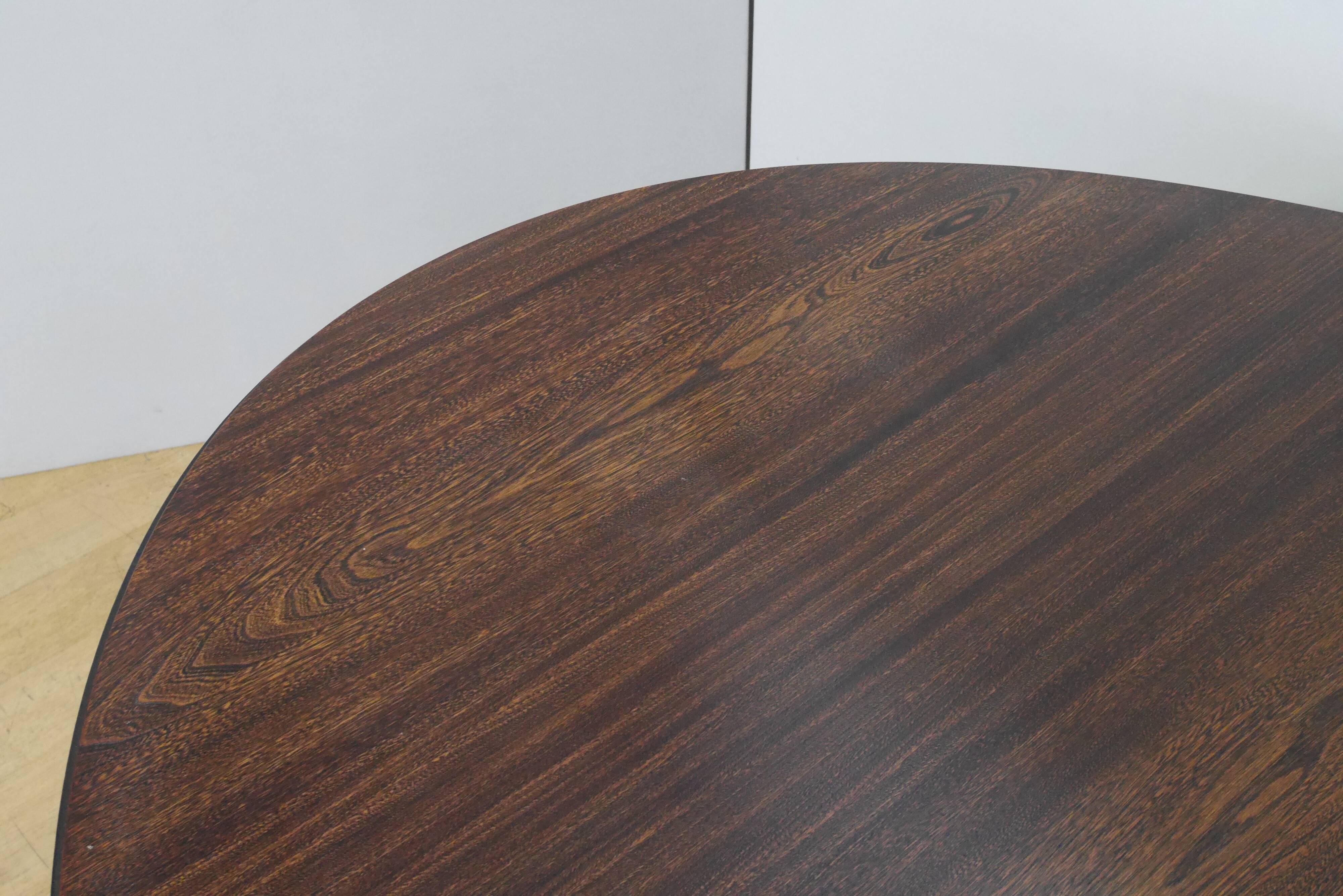 Table ovale scandinave