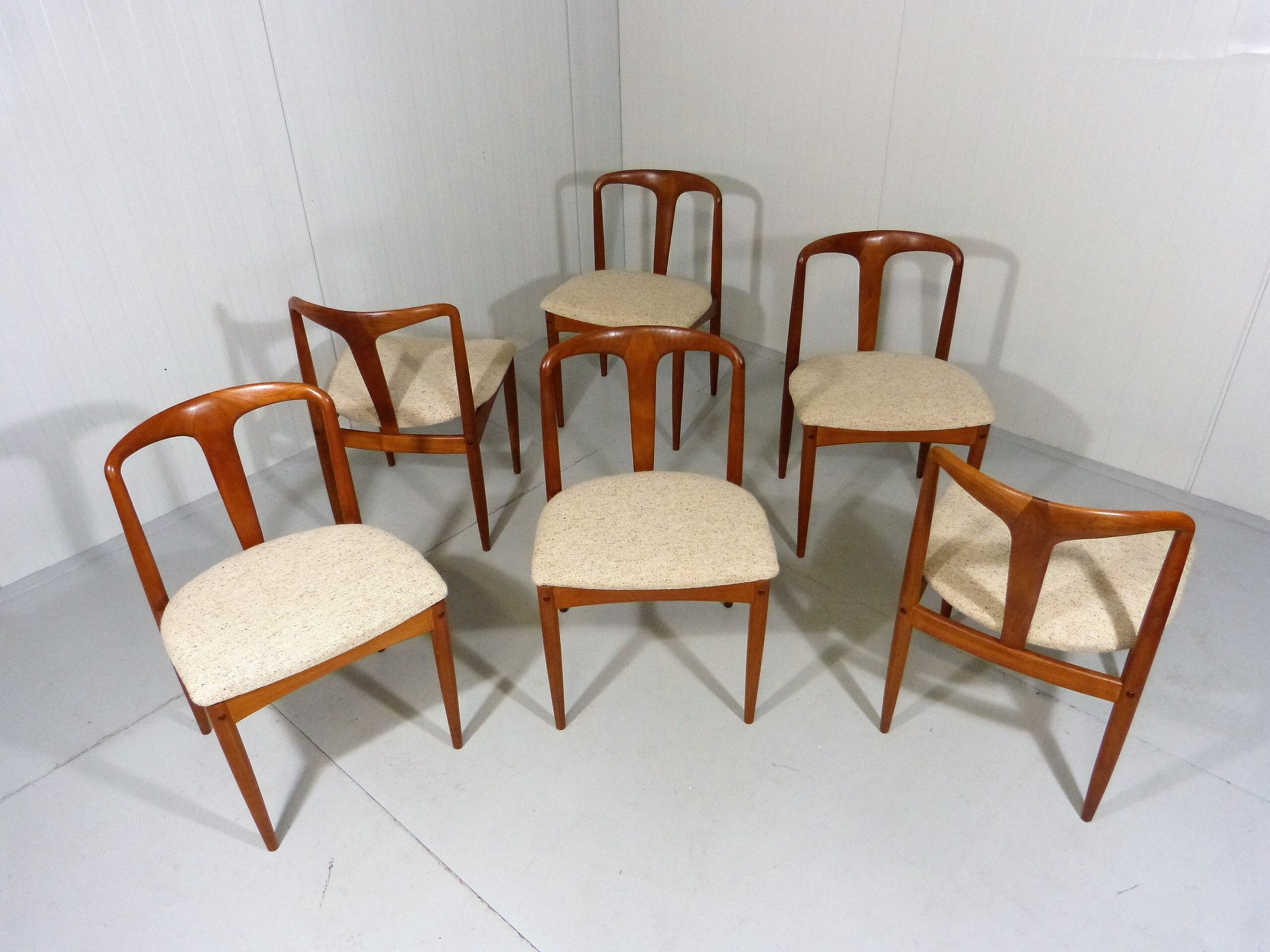 Set of 6 Johannes Andersen teak dining chairs Juliane