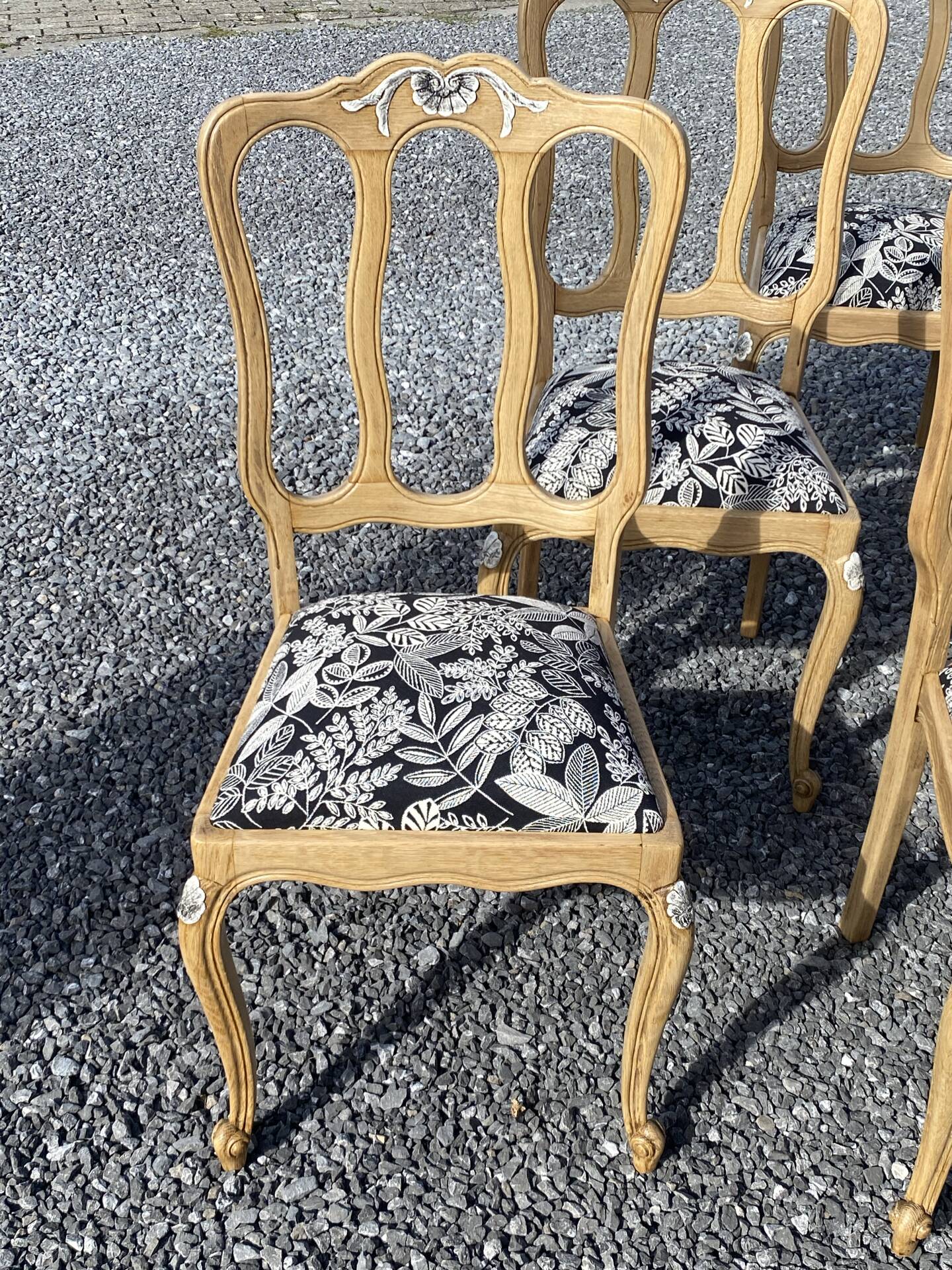 Set of 6 Louis XV style reupholstered chairs – Sandblasted raw wood & t