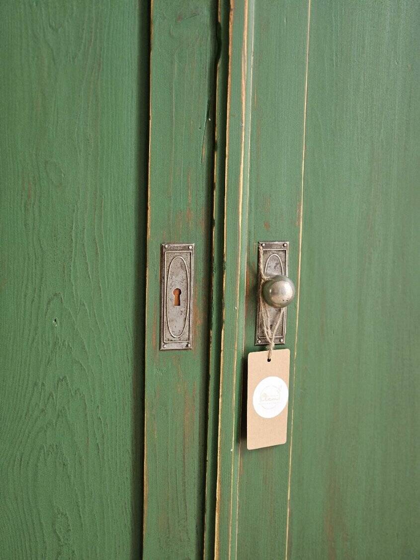 Antique cabinet in fir with green patina Metsä | Hector