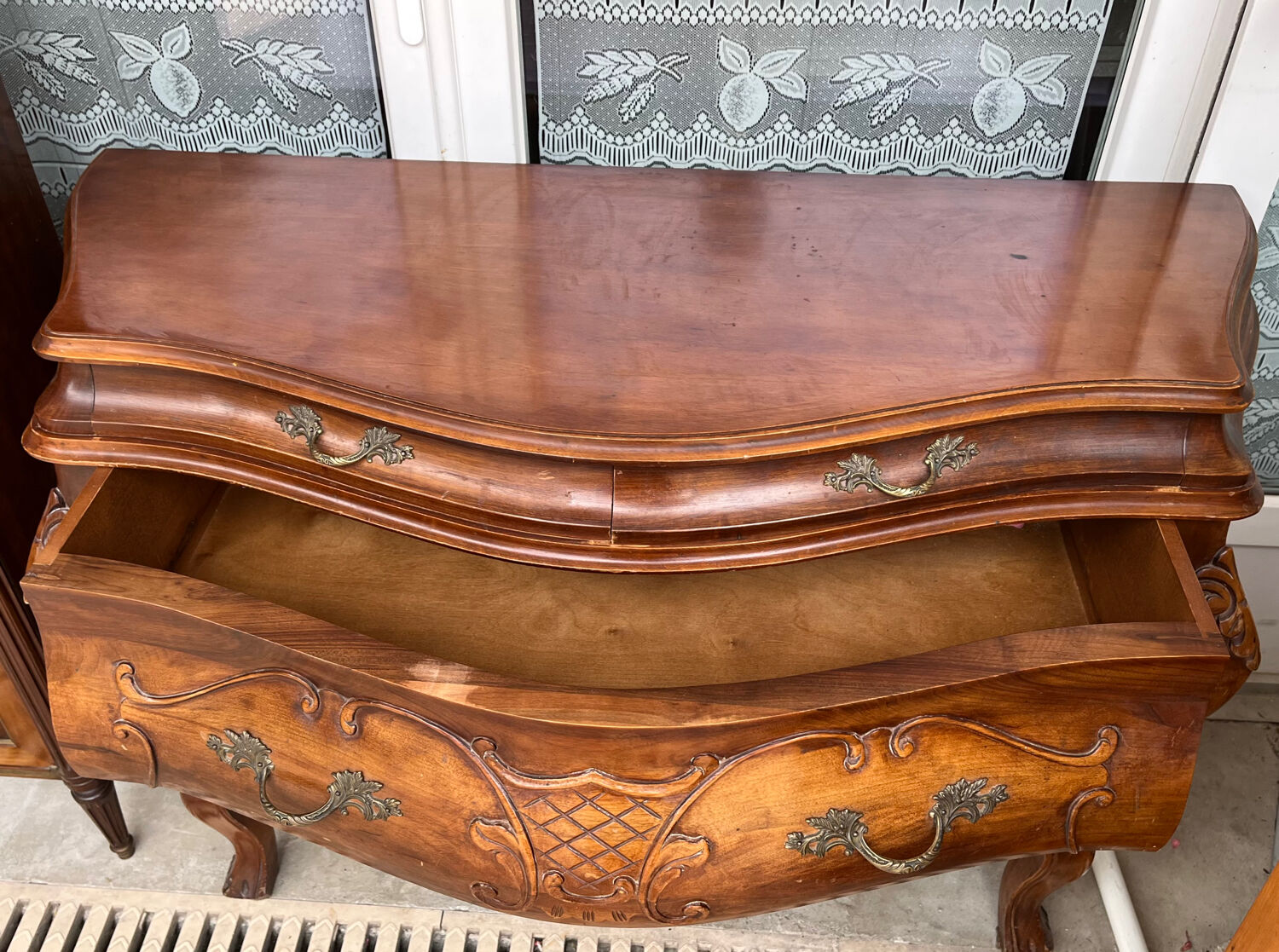 Bordeaux chest of drawers