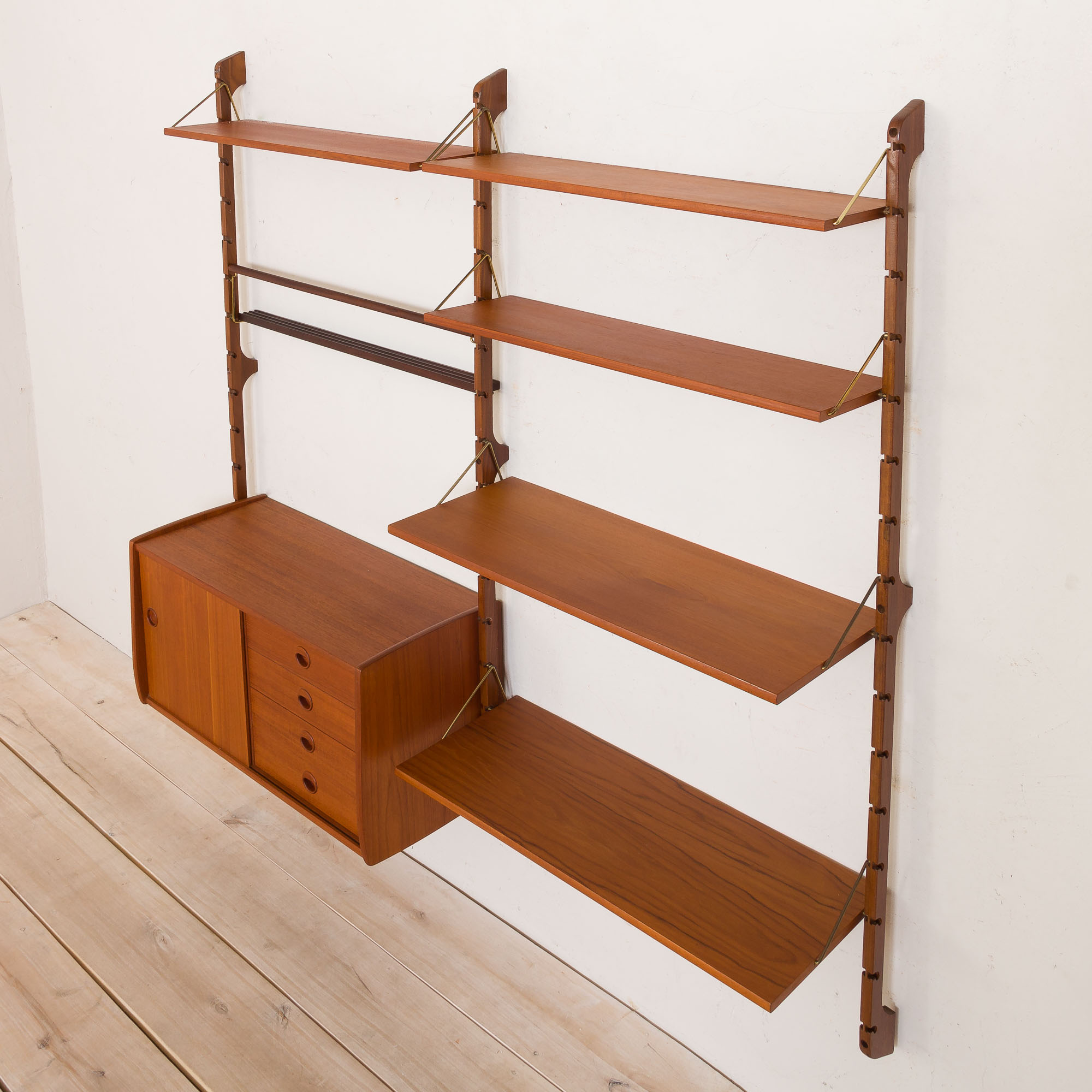 Ergo Wall Unit in teak with 6 shelves and a cabinet by John Texmon for Blindheim Møbelfabrikk