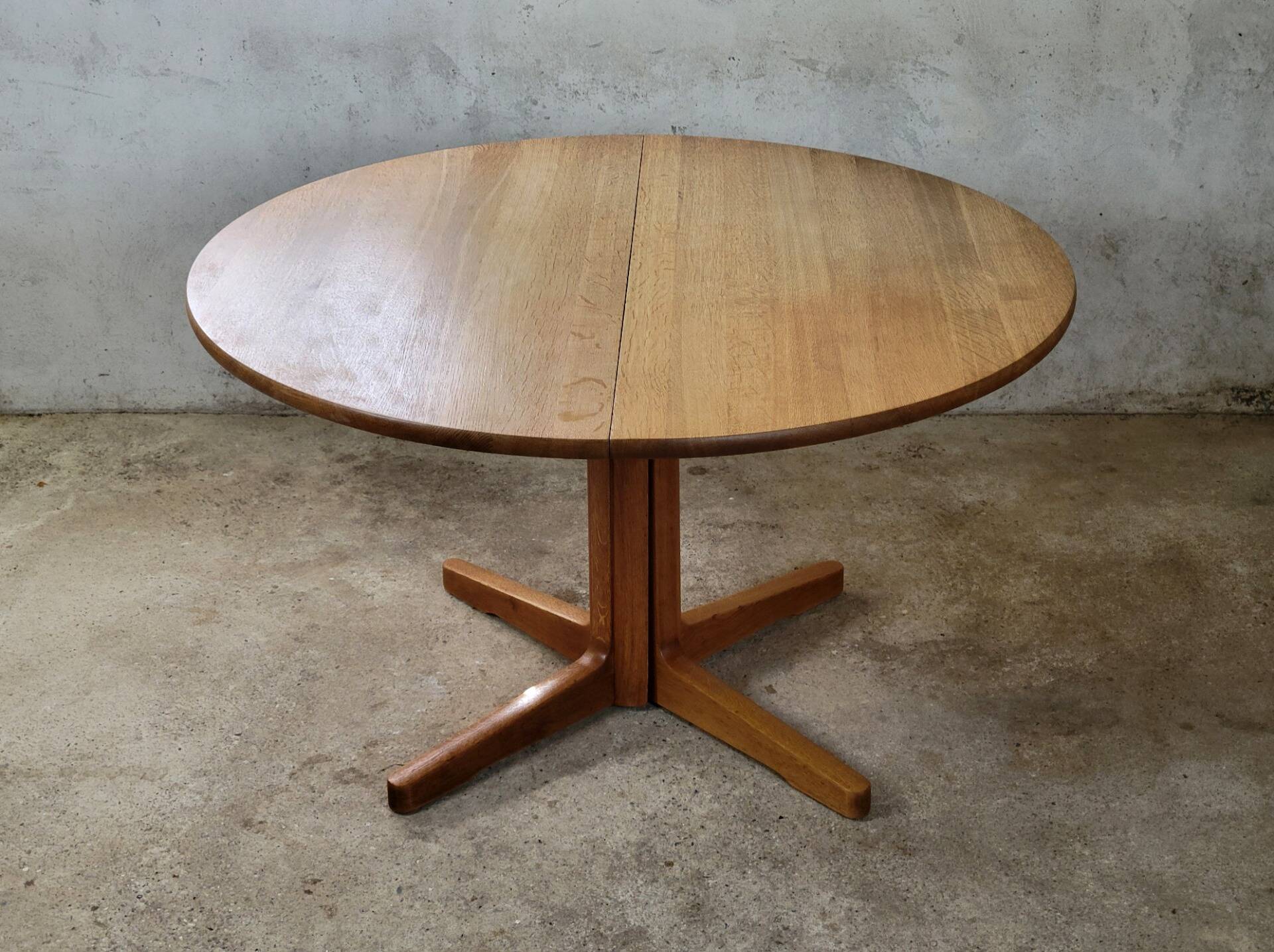 RY Møbler RY35 extendable dining table in solid oak, 1979